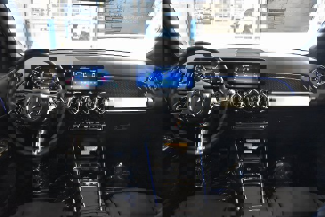 New 2025 Mercedes-Benz GLB 250 4MATIC image 4