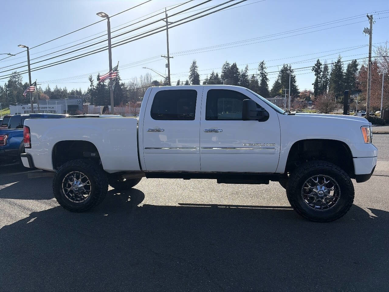 Used 2014 GMC Sierra 2500 Denali w/ Suspension Package, Off-Road image 10