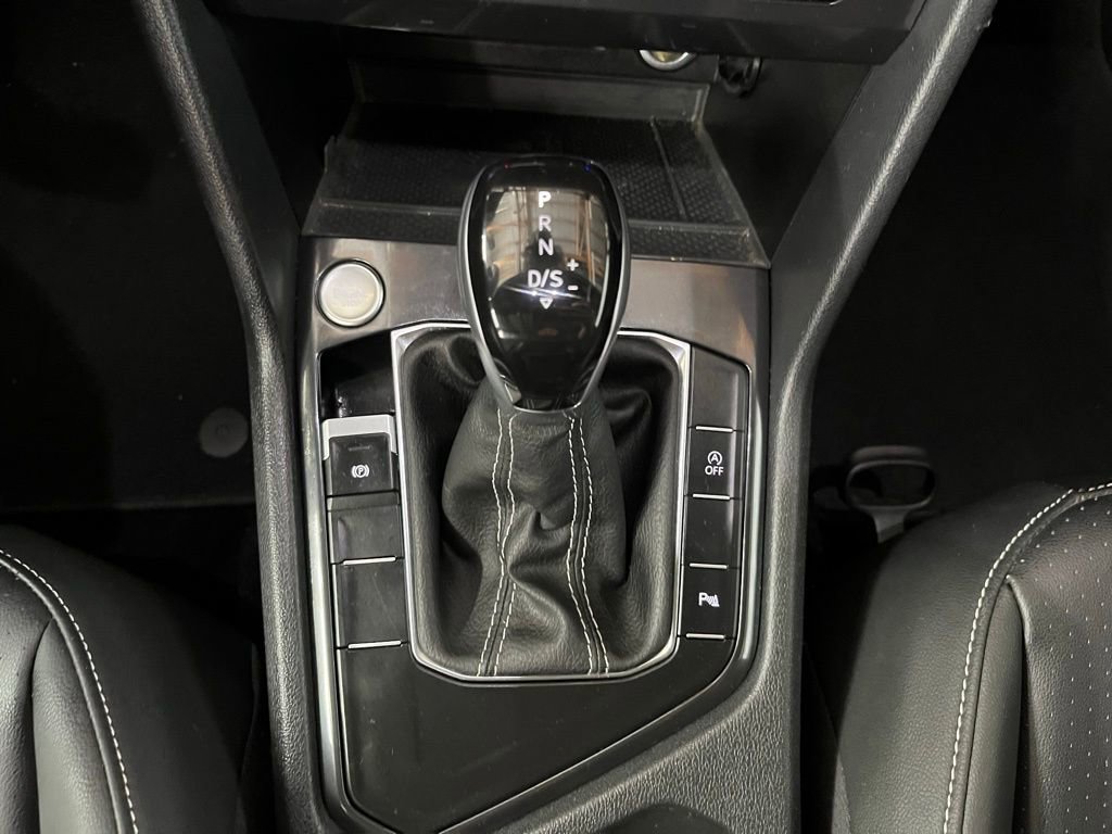 Certified 2024 Volkswagen Tiguan SE R-Line FWD image 16