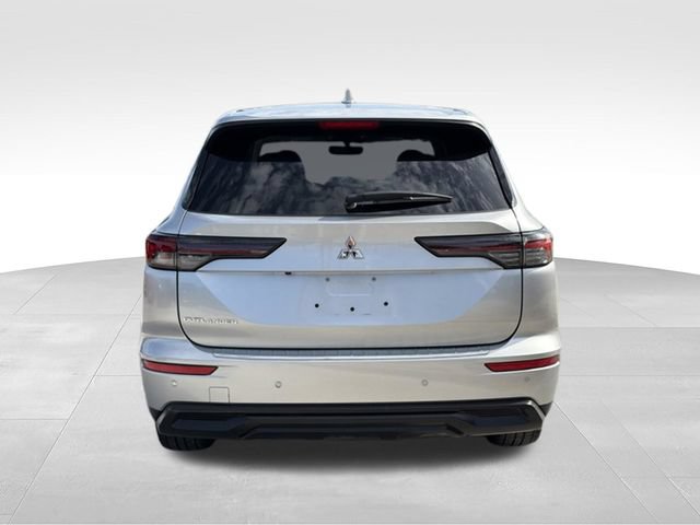 Used 2025 Mitsubishi Outlander ES FWD image 5