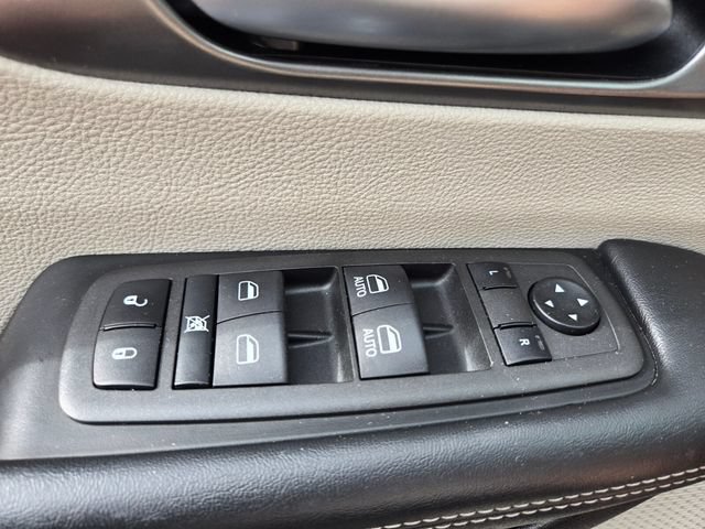 Used 2022 Chrysler Pacifica Touring-L FWD image 40