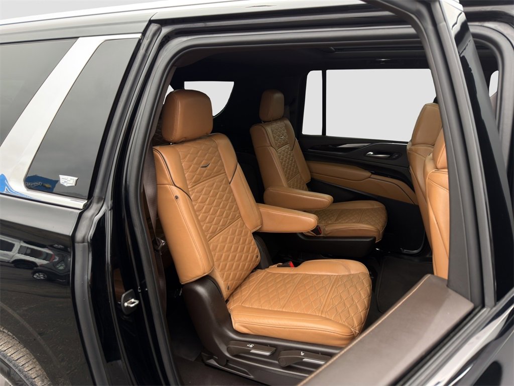 Used 2023 Cadillac Escalade ESV Premium Luxury image 28