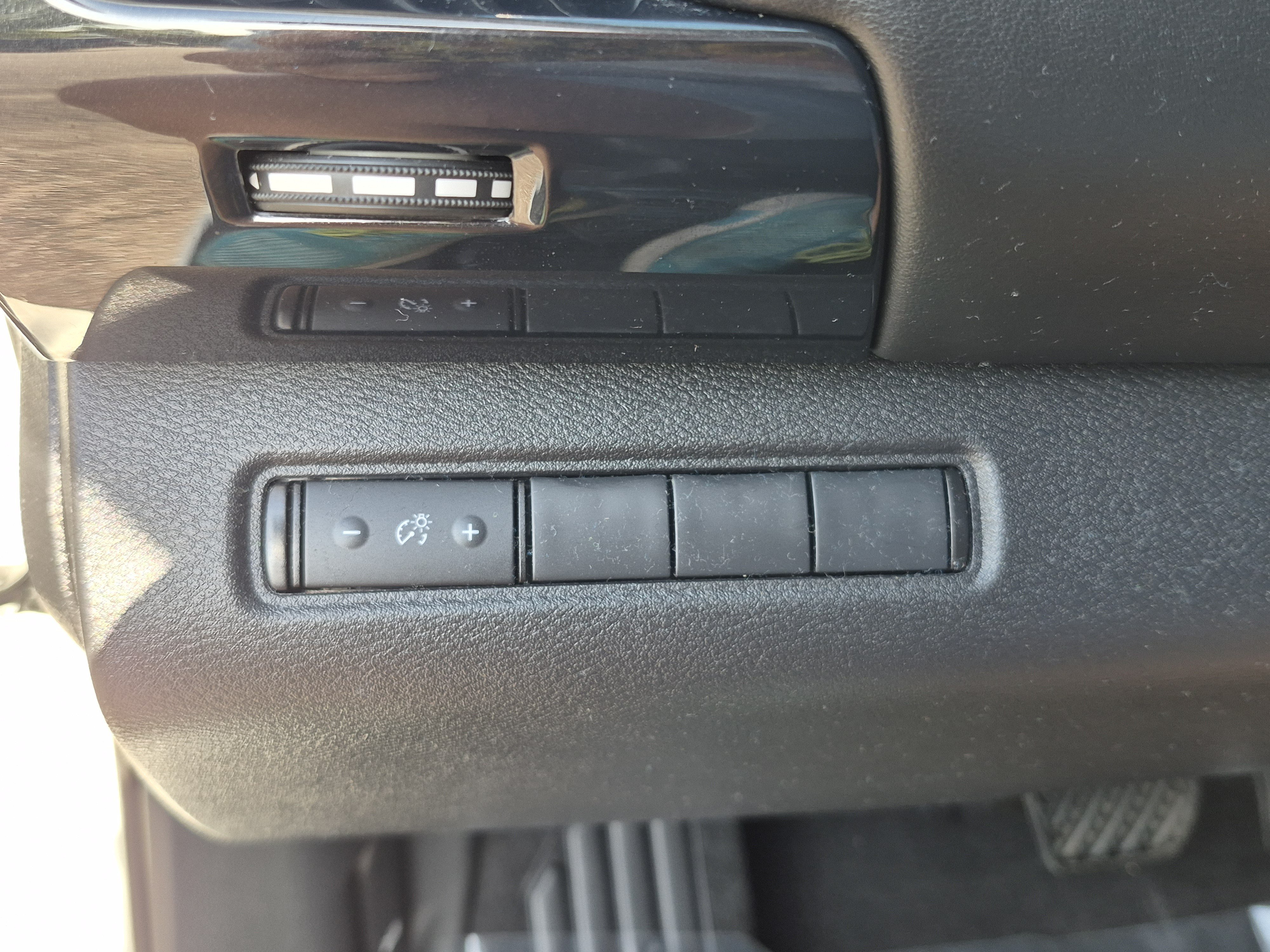 Certified 2025 Nissan Pathfinder S FWD image 31