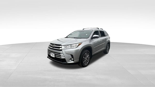 Used 2019 Toyota Highlander XLE w/ Protection Package #3 image 2