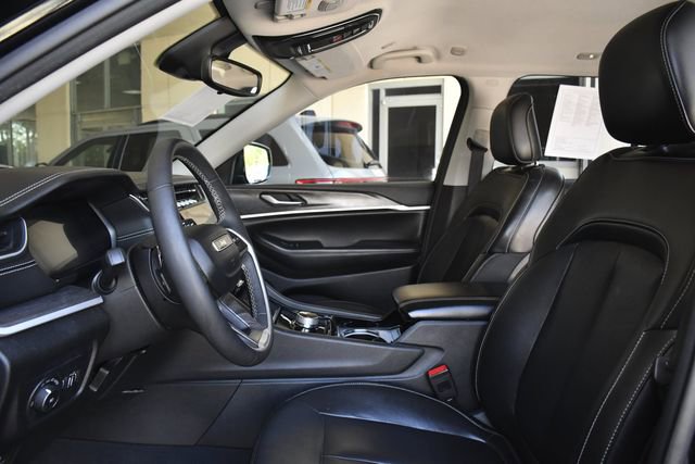 Used 2023 Jeep Grand Cherokee Limited AWD/4WD image 21