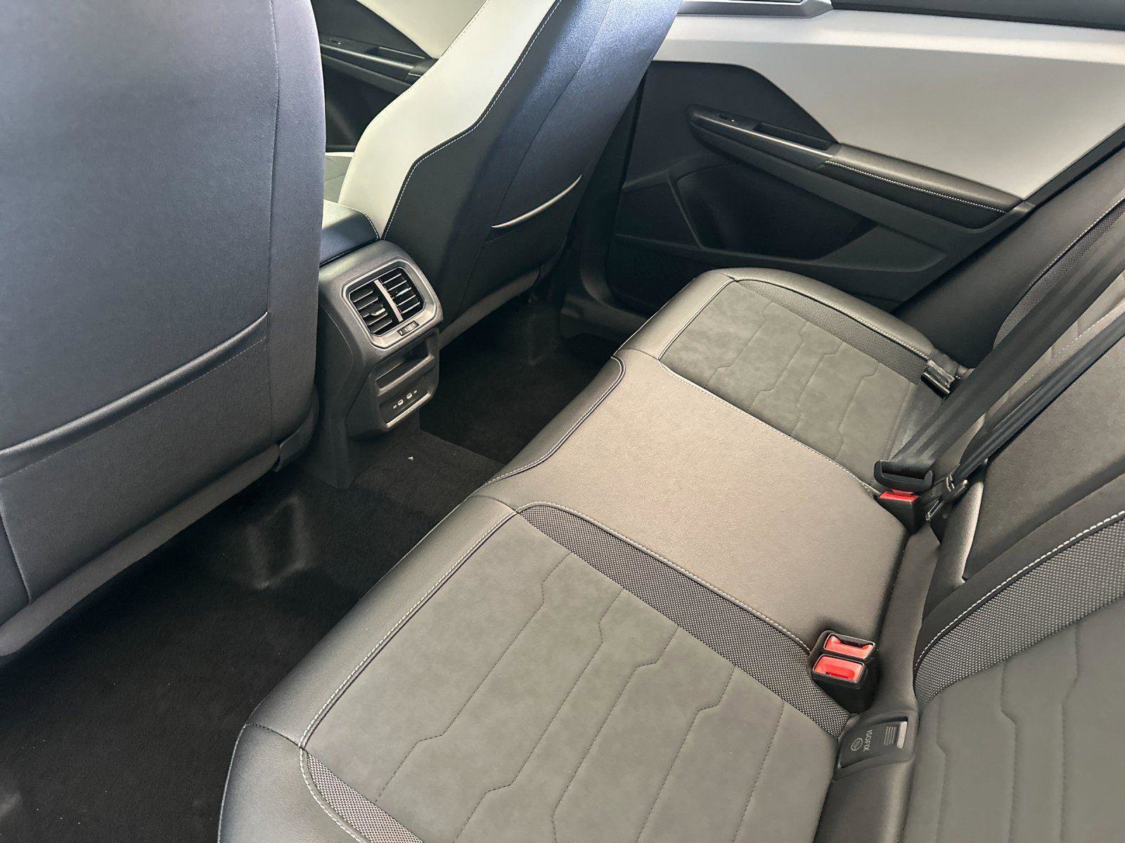 New 2026 Volkswagen Taos SE AWD/4WD image 11