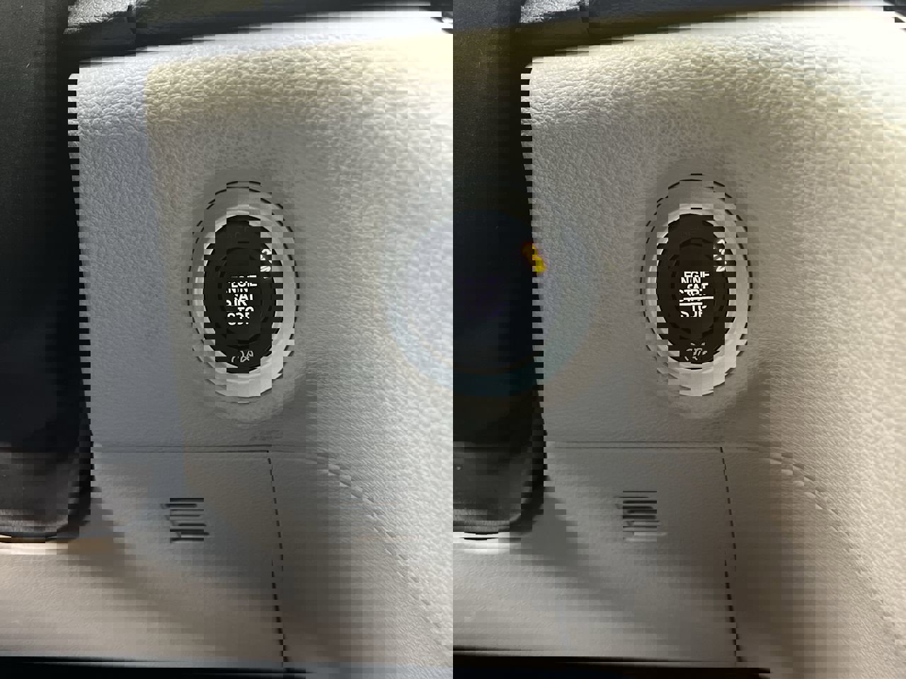 Used 2023 Chrysler Pacifica Touring-L image 20