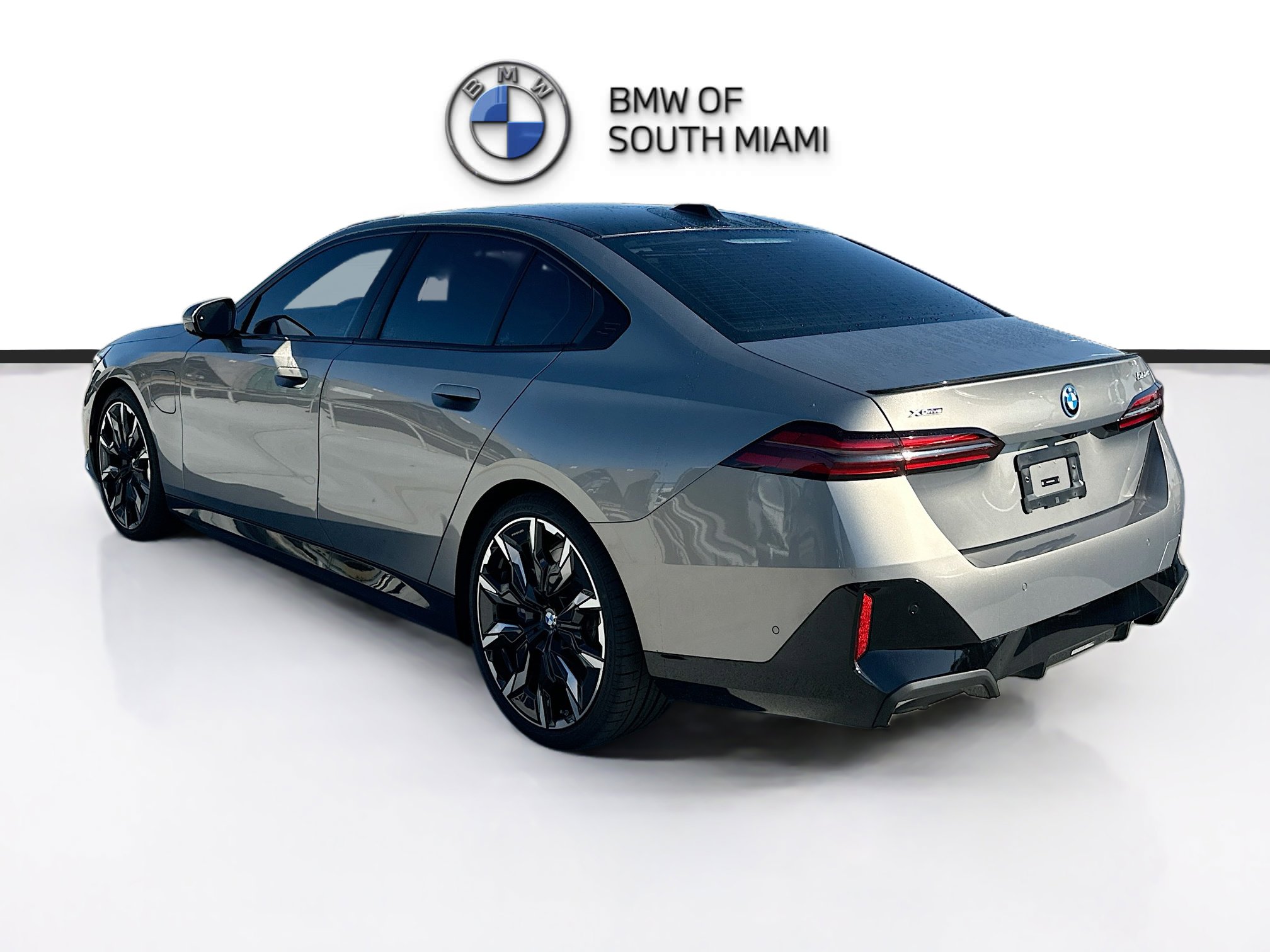 New 2026 BMW 550e xDrive w/ Executive Package image 4
