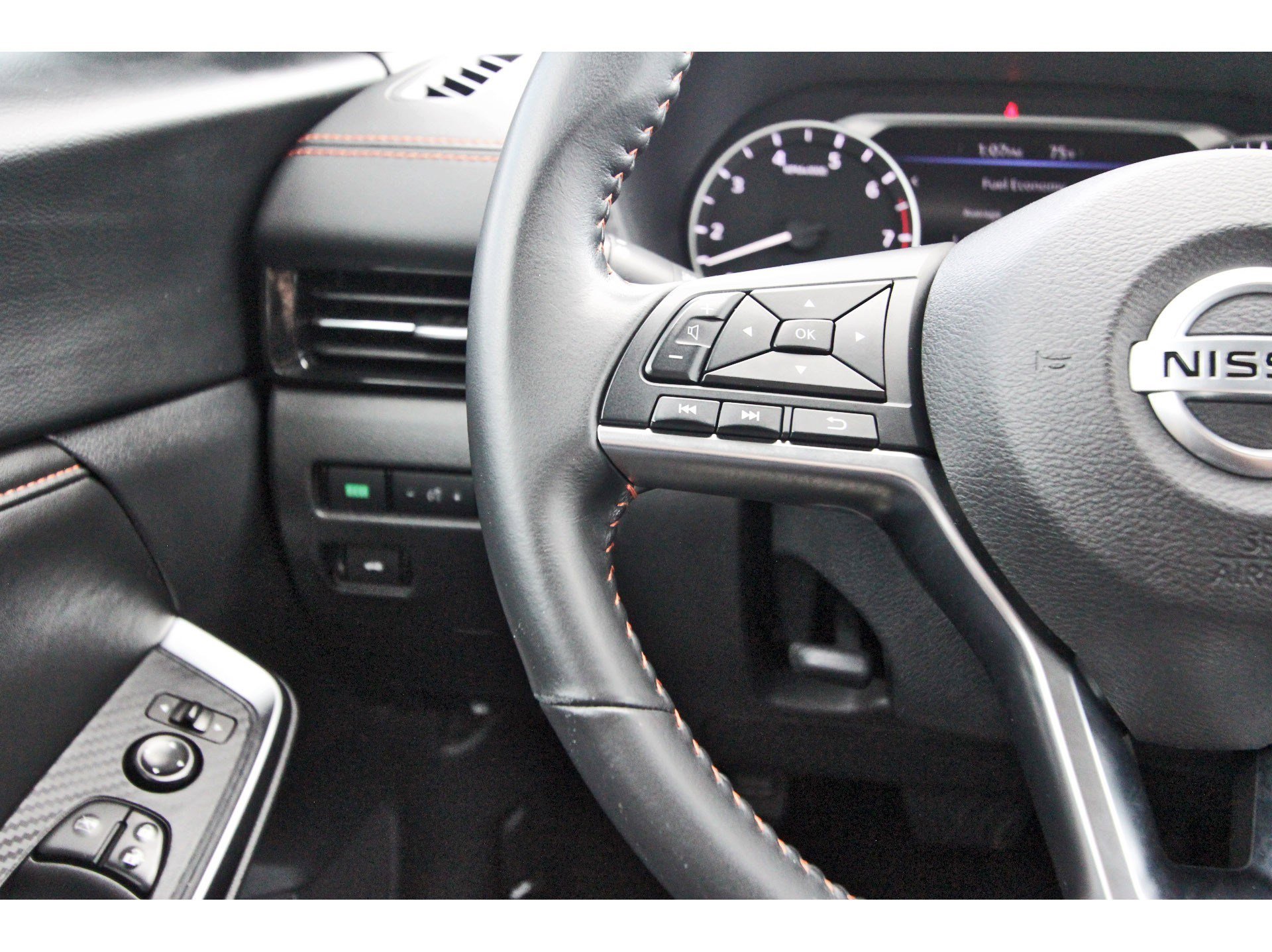 Used 2023 Nissan Sentra SR w/ Midnight Edition Package image 17