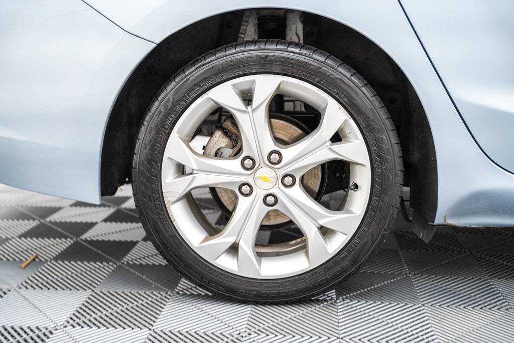 Used 2018 Chevrolet Cruze Premier w/ Enhanced Convenience Package FWD image 16