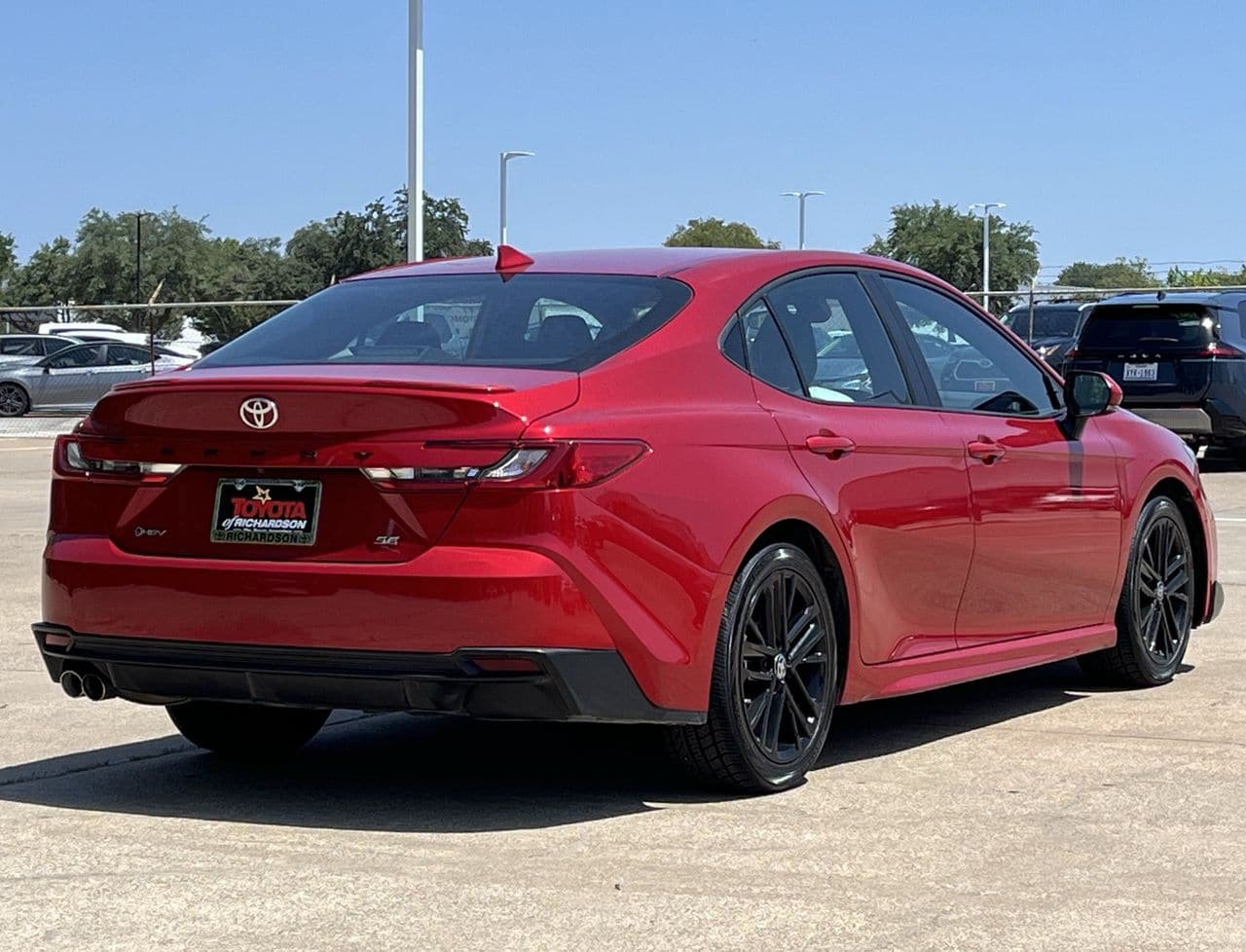 Used 2025 Toyota Camry SE FWD image 4