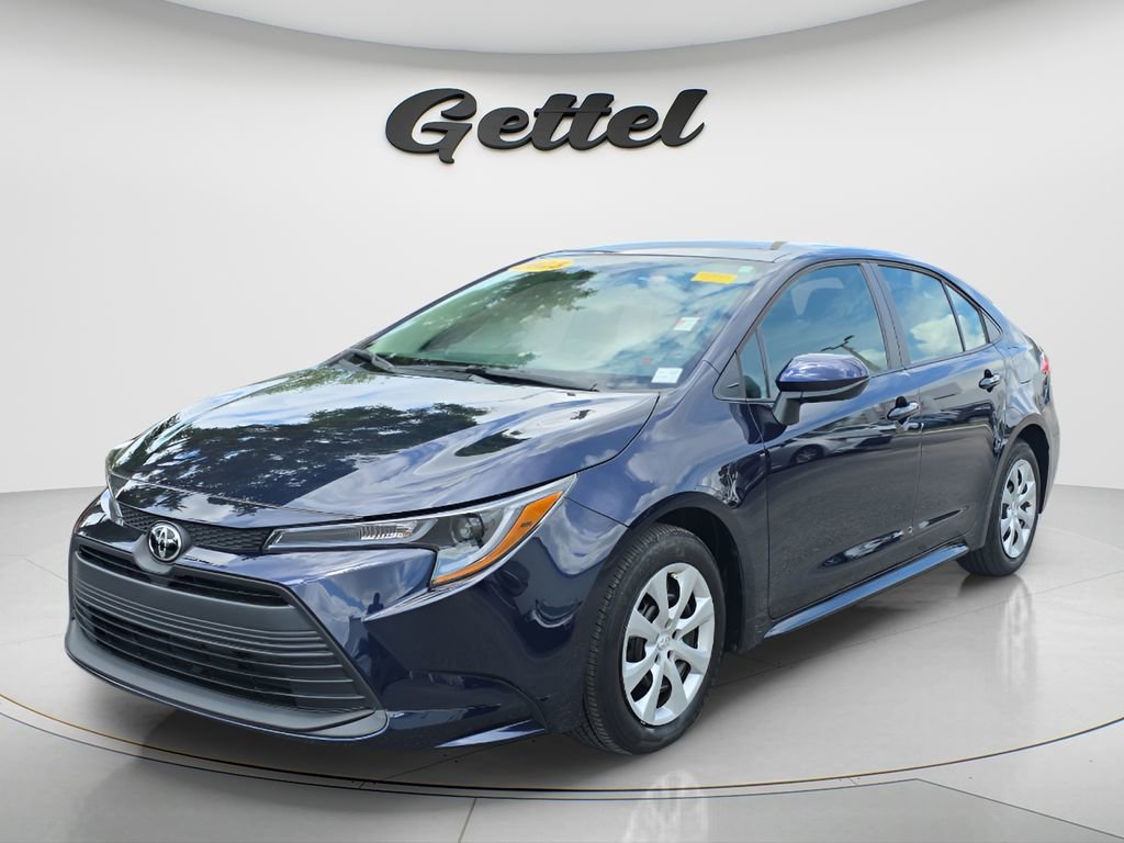 Used 2023 Toyota Corolla LE image 1