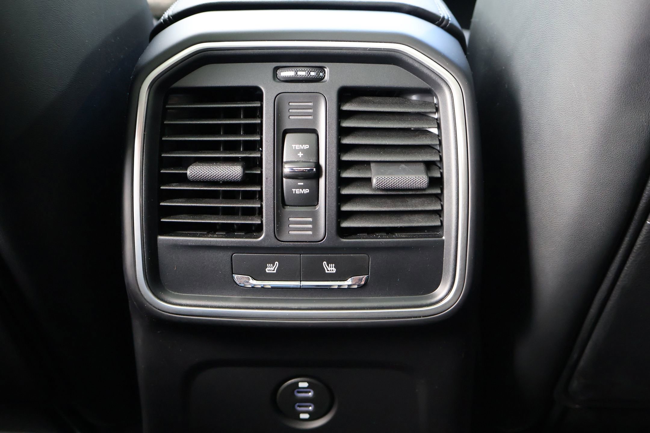 Used 2024 Porsche Macan Turbo image 23