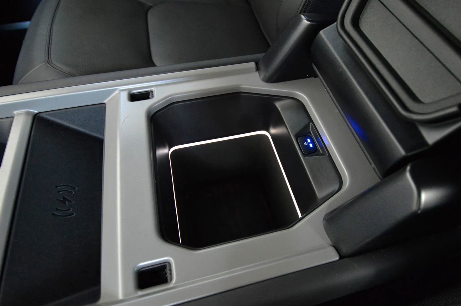 Used 2025 Land Rover Defender 130 V8 image 52