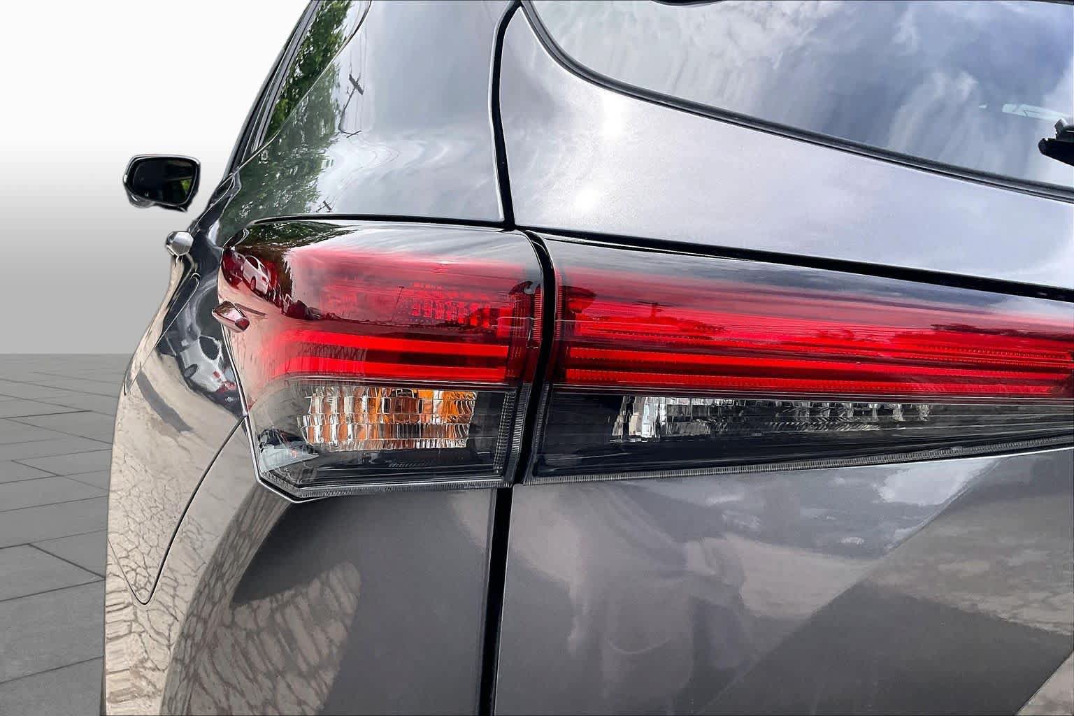 Used 2025 Toyota Highlander Limited FWD image 29