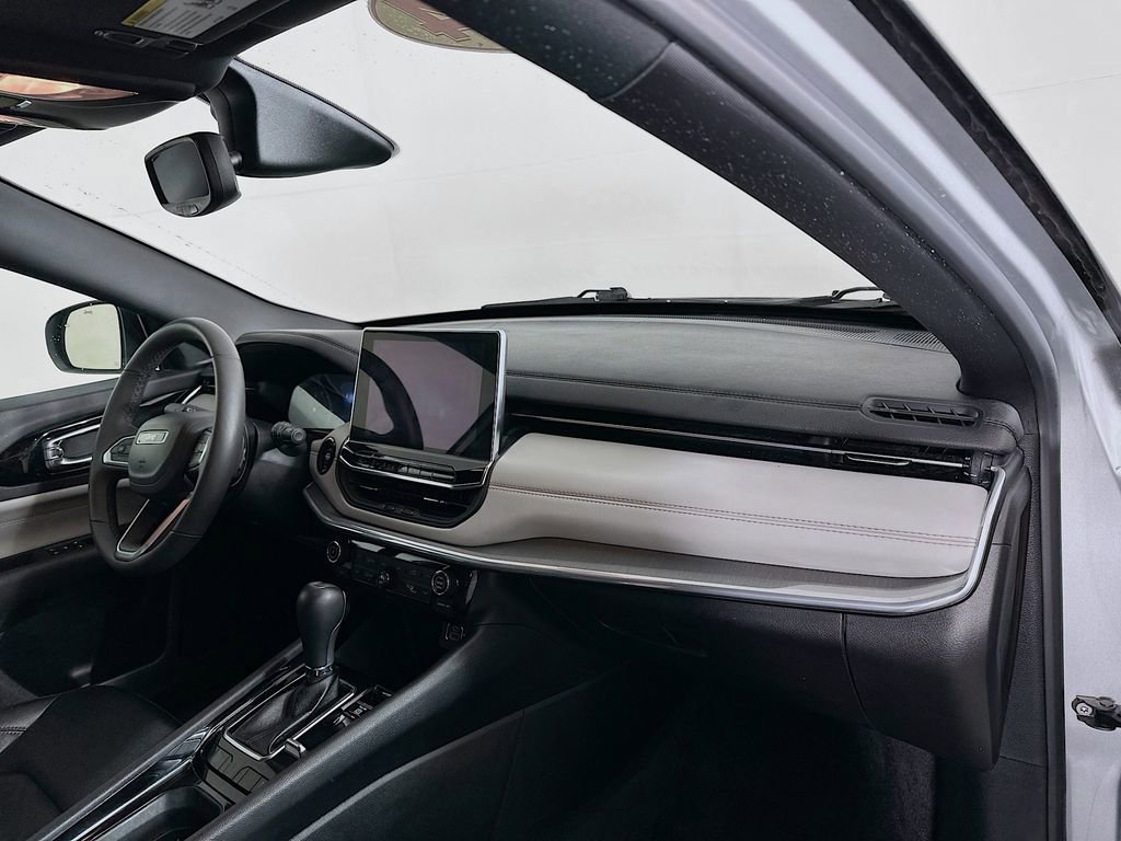 Certified 2024 Jeep Compass Limited image 39