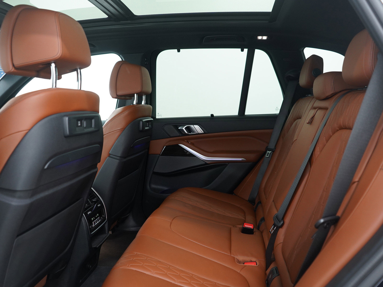 Used 2023 BMW X5 M50i w/ Executive Package image 21