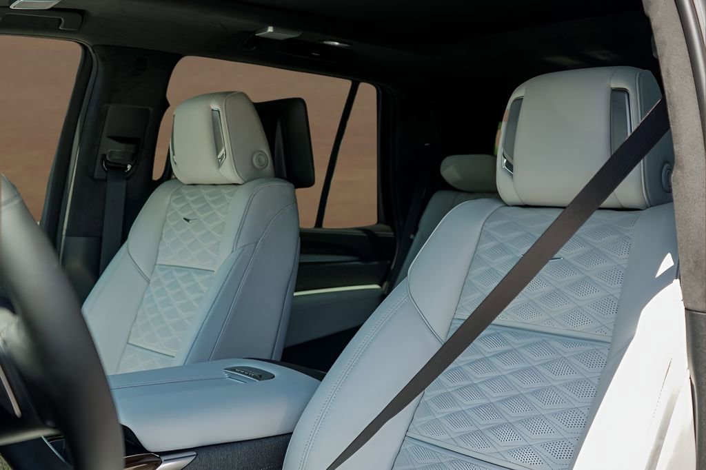 New 2026 Cadillac Escalade Platinum Sport w/ LPO, ONYX Package AWD/4WD image 11