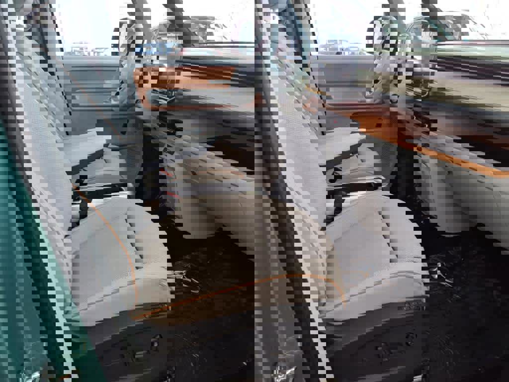 New 2025 Volkswagen ID. Buzz 1st Edition image 13