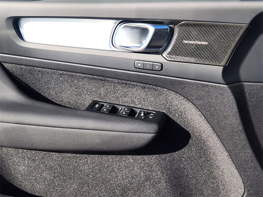 New 2026 Volvo XC40 B5 Ultra w/ Climate Package image 9