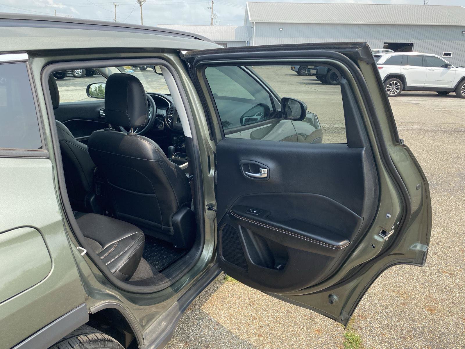 Used 2018 Jeep Compass Latitude w/ Popular Equipment Group FWD image 31