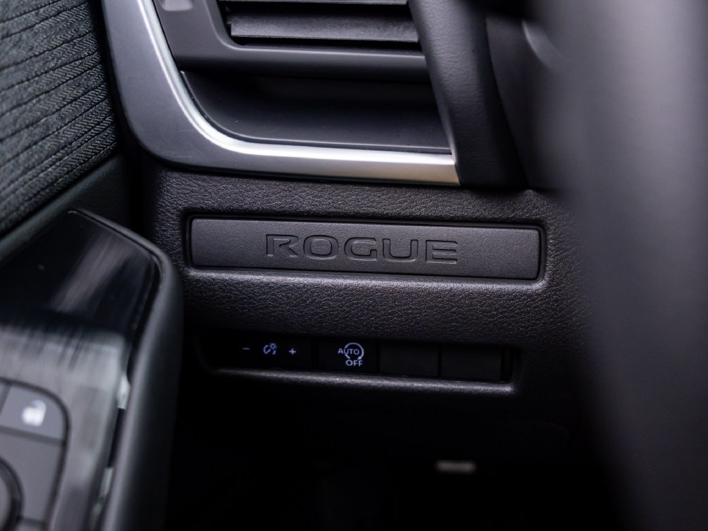 Used 2023 Nissan Rogue S AWD/4WD image 26