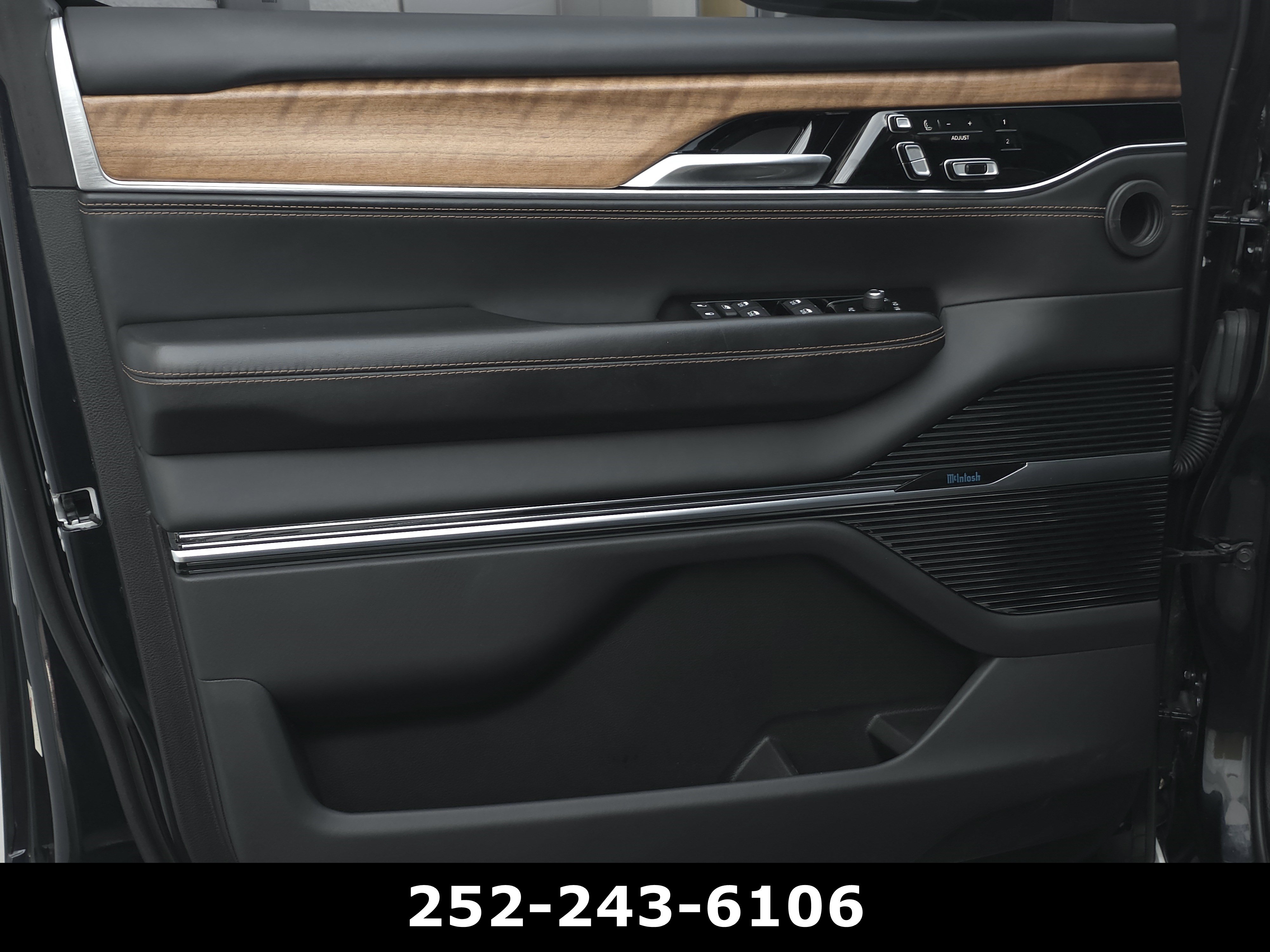 Used 2023 Jeep Grand Wagoneer Series III AWD/4WD image 37