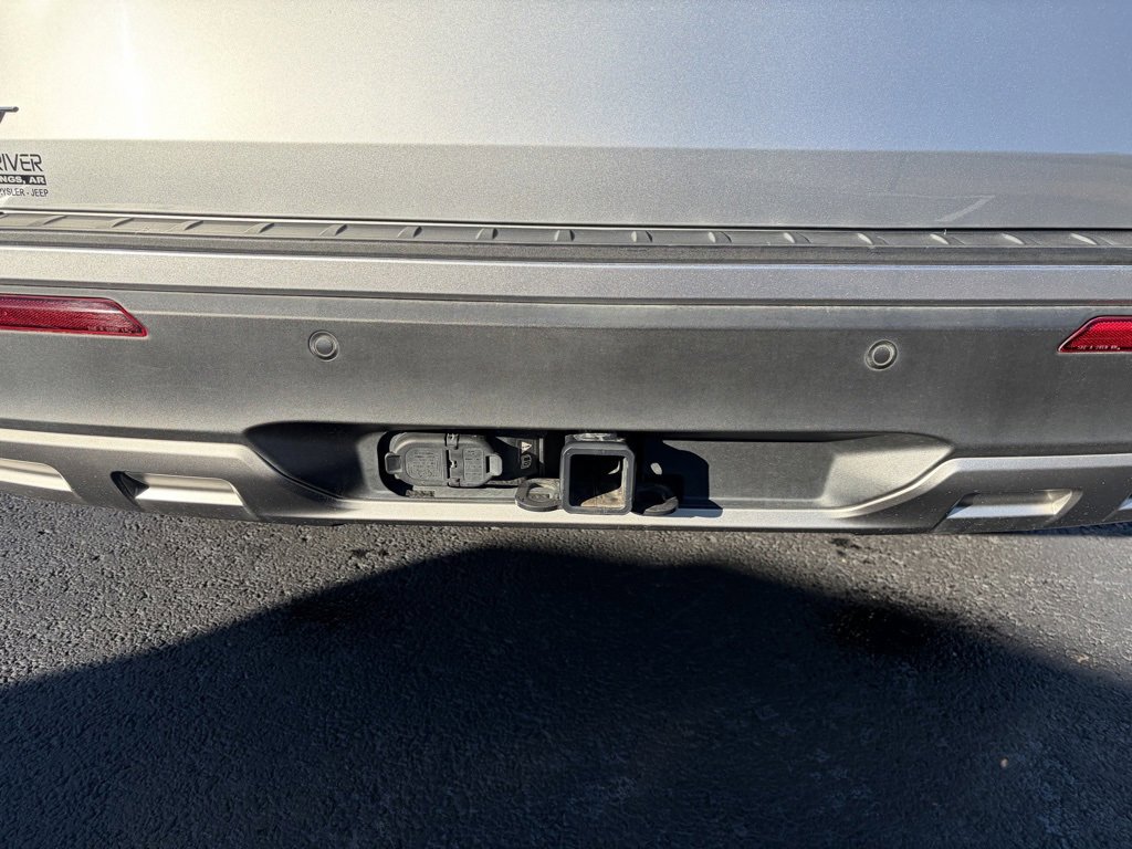 Used 2022 Ford Explorer XLT w/ Equipment Group 202A image 6