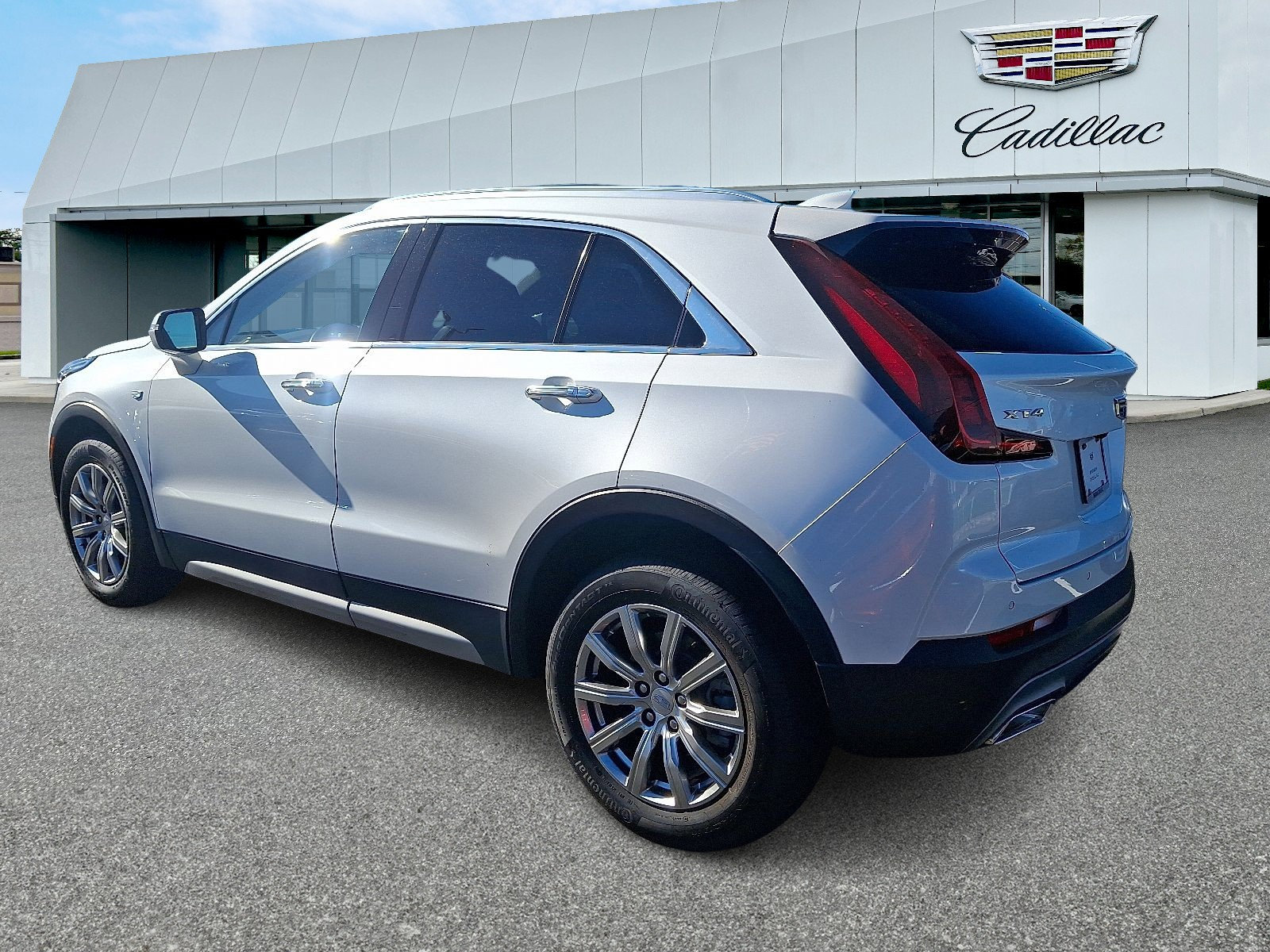 Certified 2021 Cadillac XT4 Premium Luxury w/ Cold Weather Package image 3