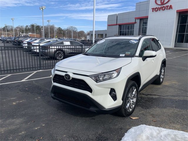 Used 2021 Toyota RAV4 XLE Premium image 4