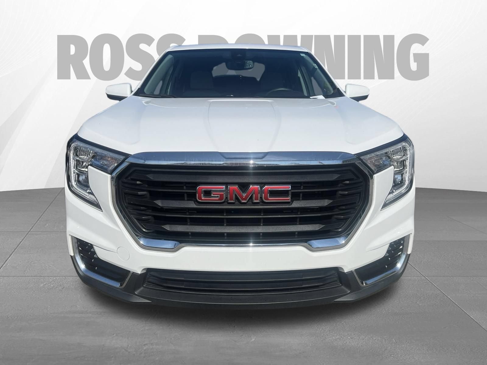 Used 2024 GMC Terrain SLE FWD image 2