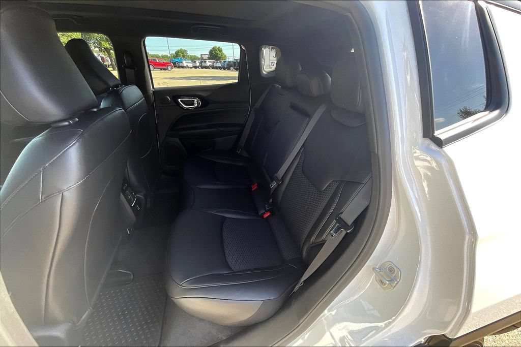 New 2025 Jeep Compass Latitude w/ Sun & Sound Group AWD/4WD image 10