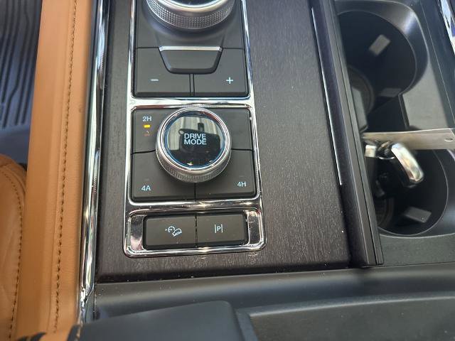 Certified 2024 Ford Expedition Platinum image 13