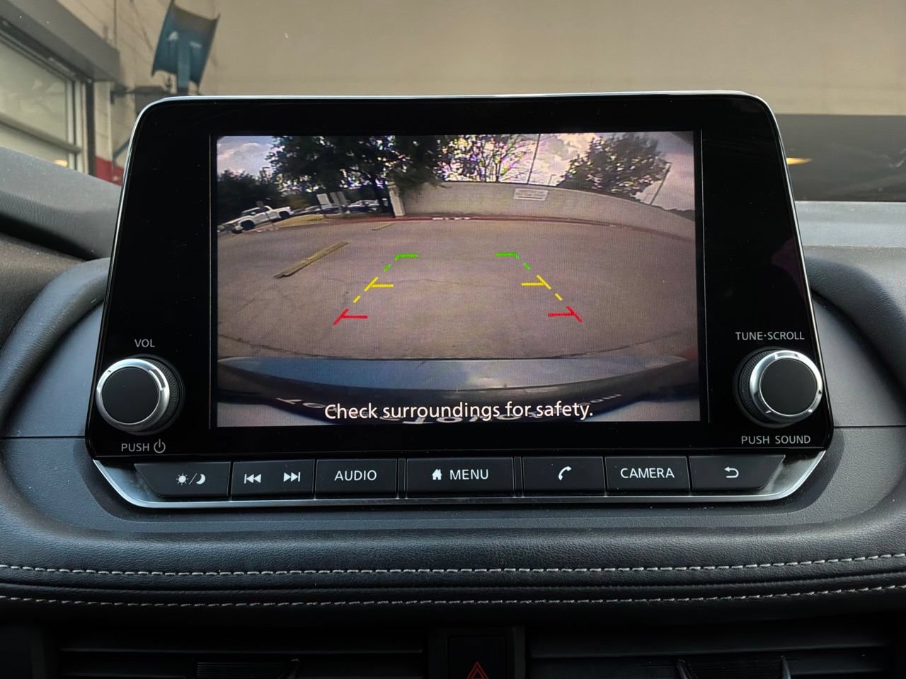 Used 2025 Nissan Rogue SV FWD image 34