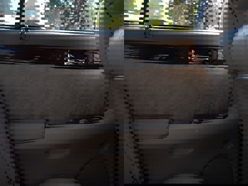 Used 1999 Cadillac Seville SLS w/ Personalization Pkg image 37