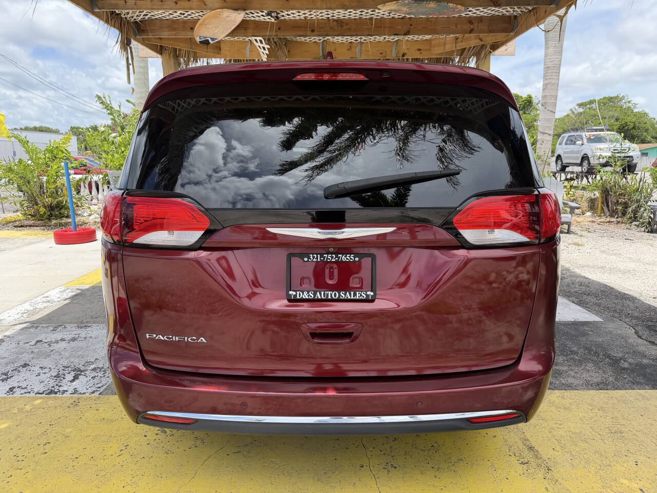 Used 2017 Chrysler Pacifica Touring-L Plus FWD image 5