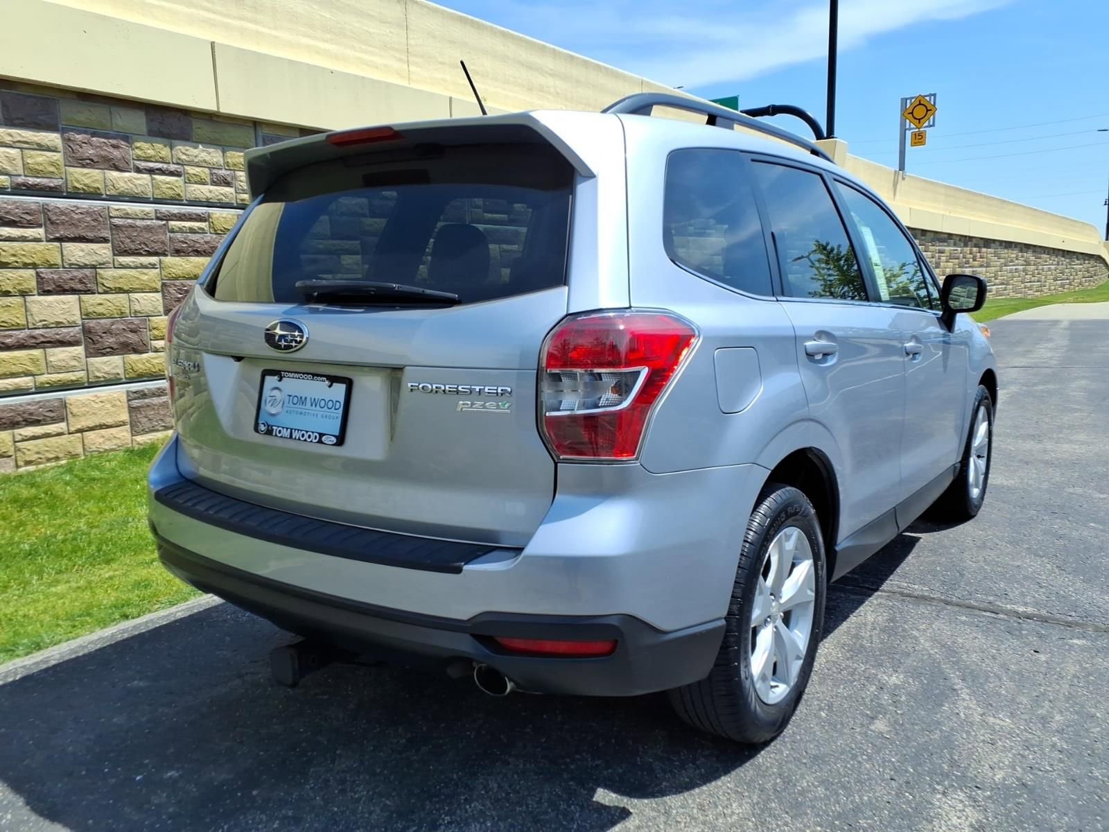 Used 2015 Subaru Forester 2.5i Limited AWD/4WD image 10