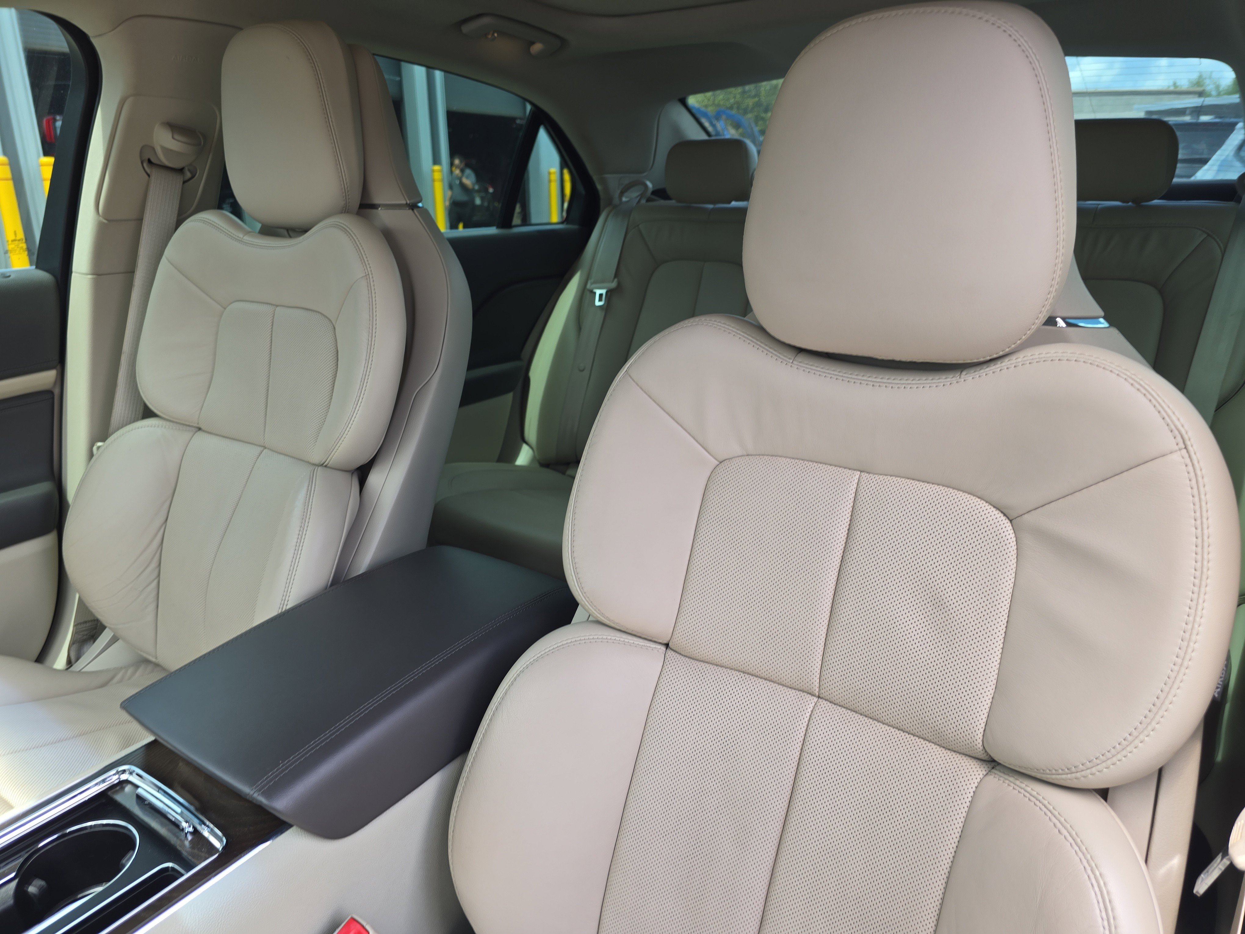 Used 2019 Lincoln Continental Select image 23