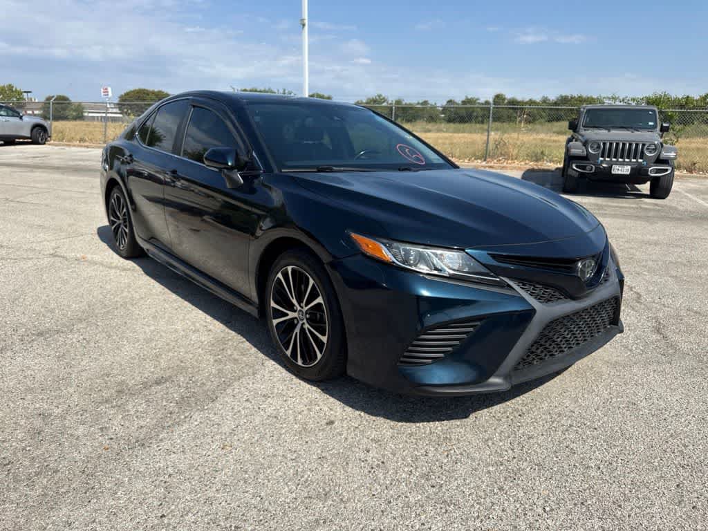 Used 2020 Toyota Camry SE w/ Convenience Package FWD image 7