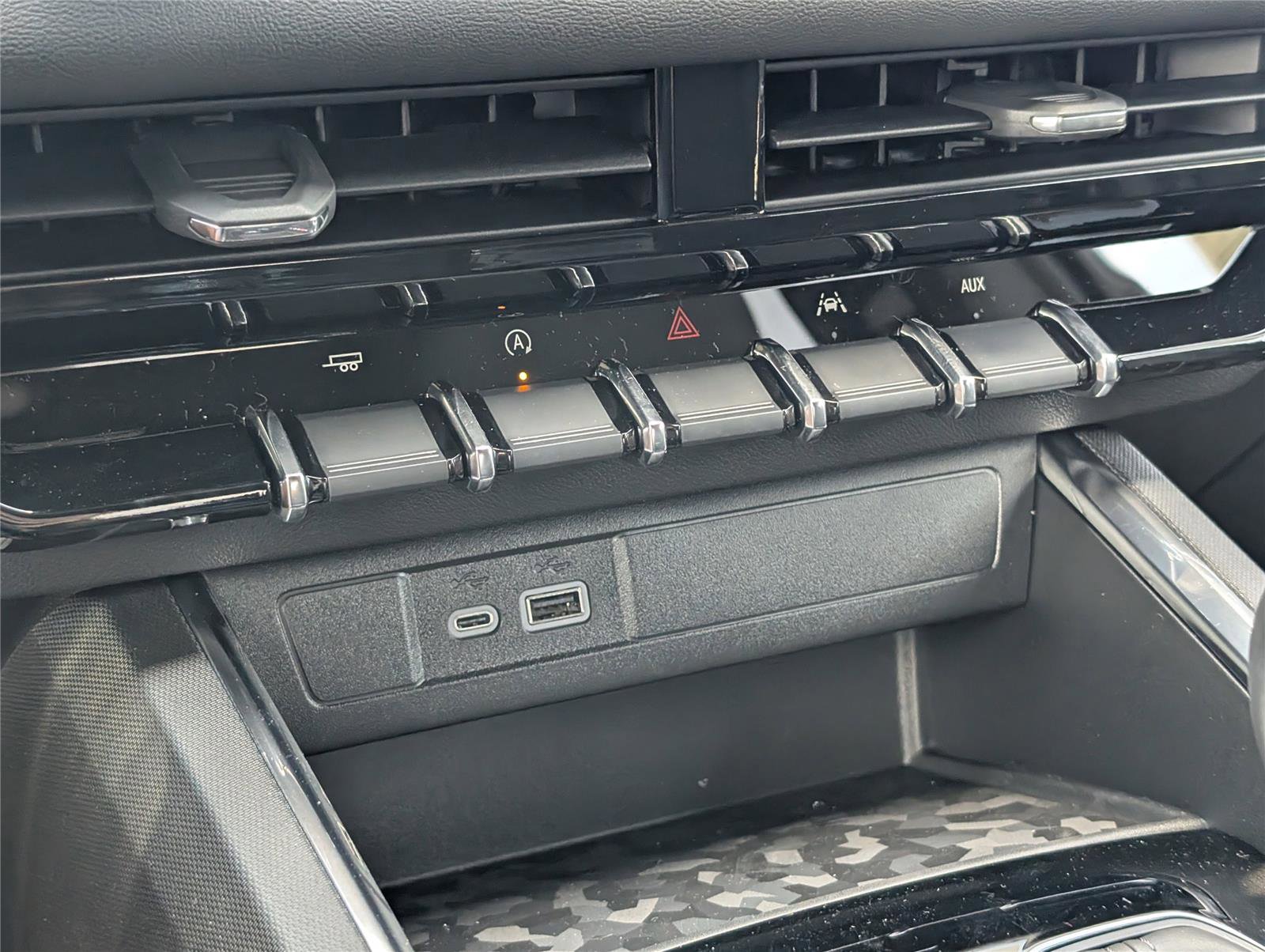 New 2025 GMC Canyon Elevation w/ Convenience Package image 20