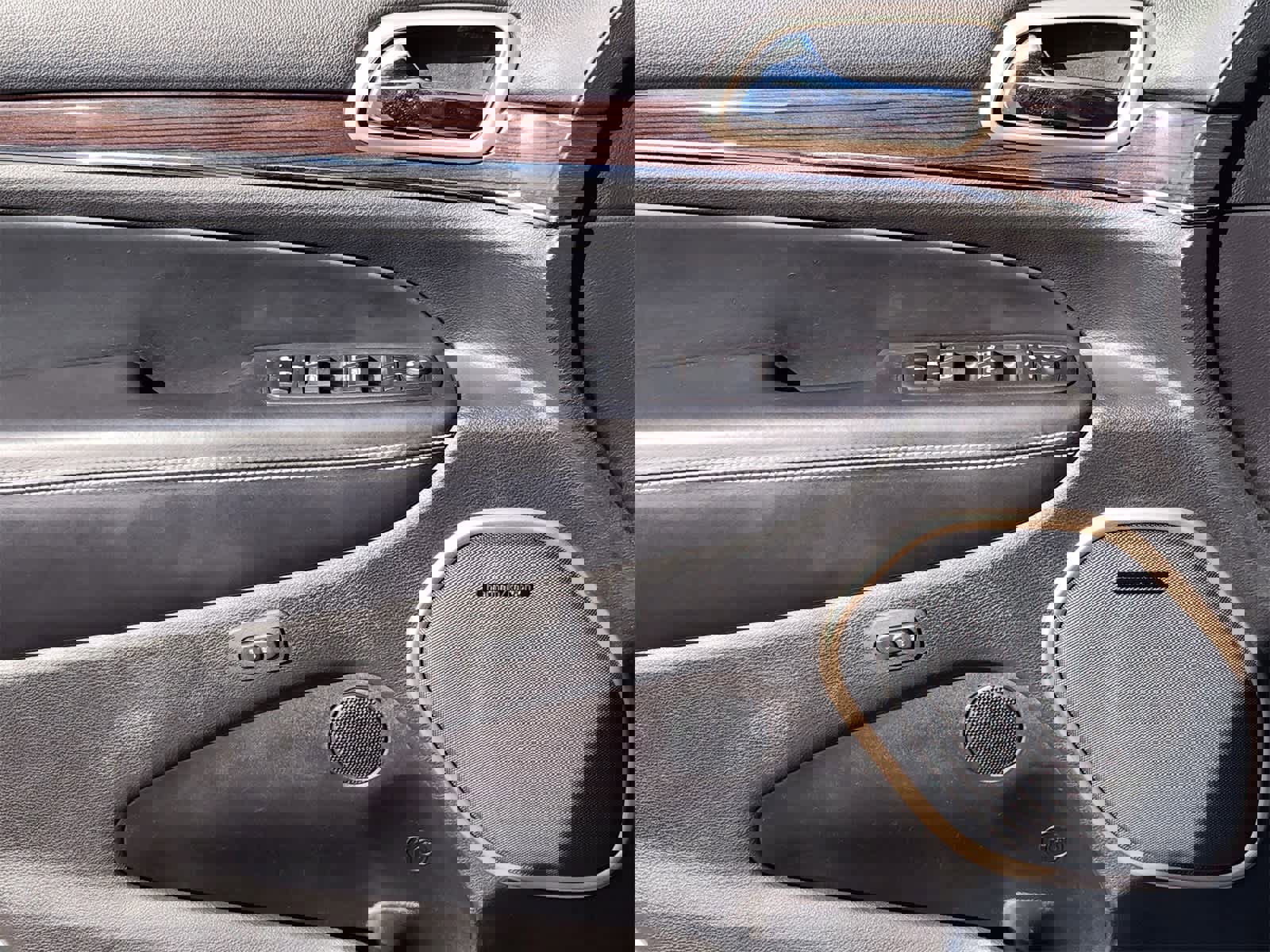 Used 2017 Jeep Grand Cherokee Overland w/ Jeep Active Safety Group image 22