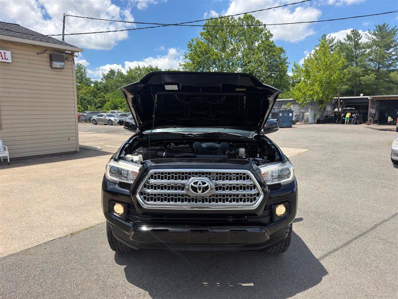 Used 2017 Toyota Tacoma TRD Sport RWD image 5