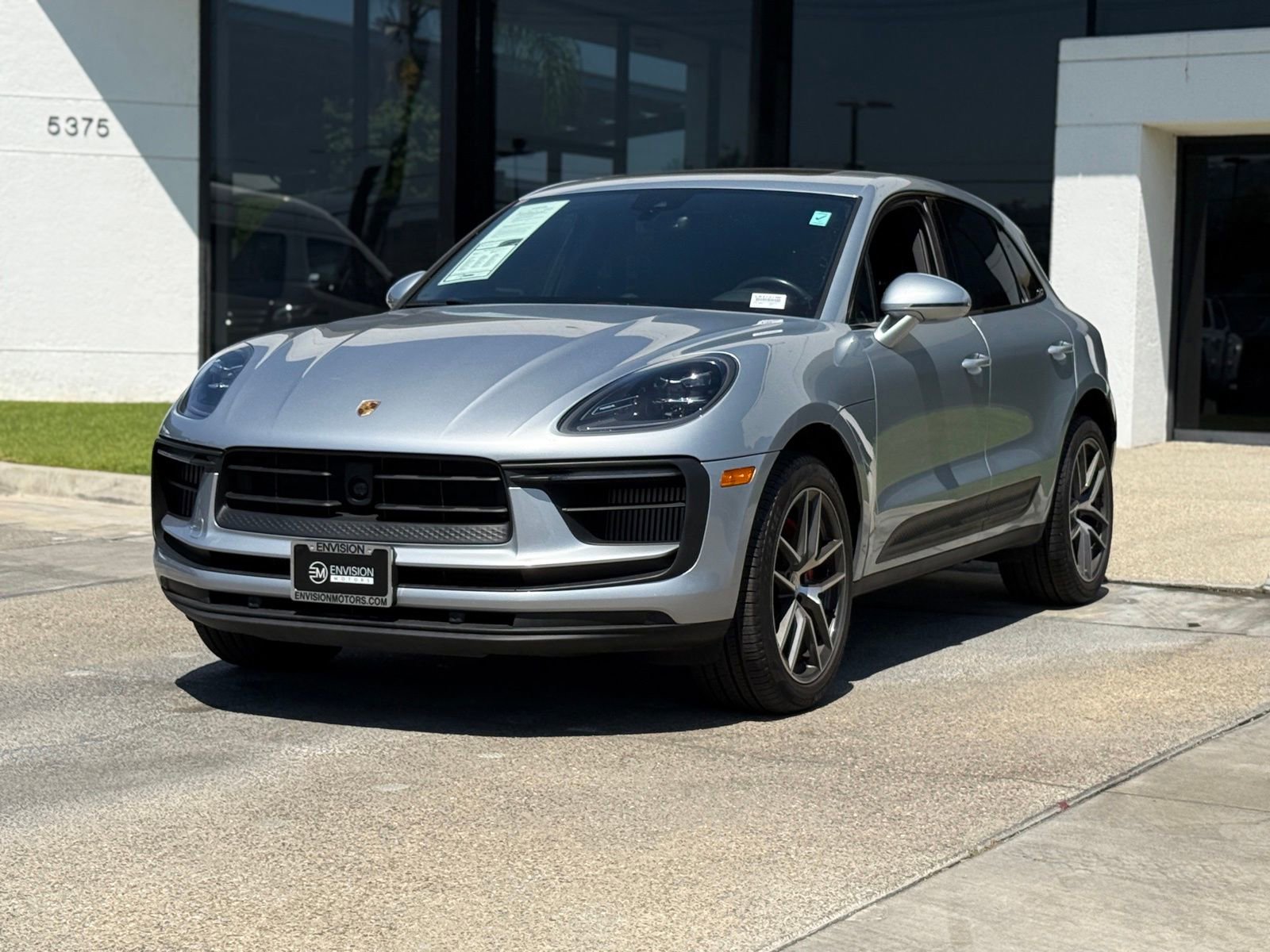 Used 2023 Porsche Macan S AWD/4WD image 2