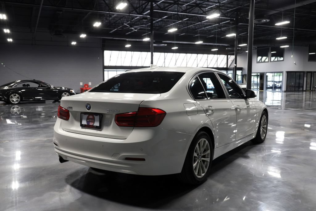 Used 2017 BMW 320i xDrive Sedan AWD/4WD image 7