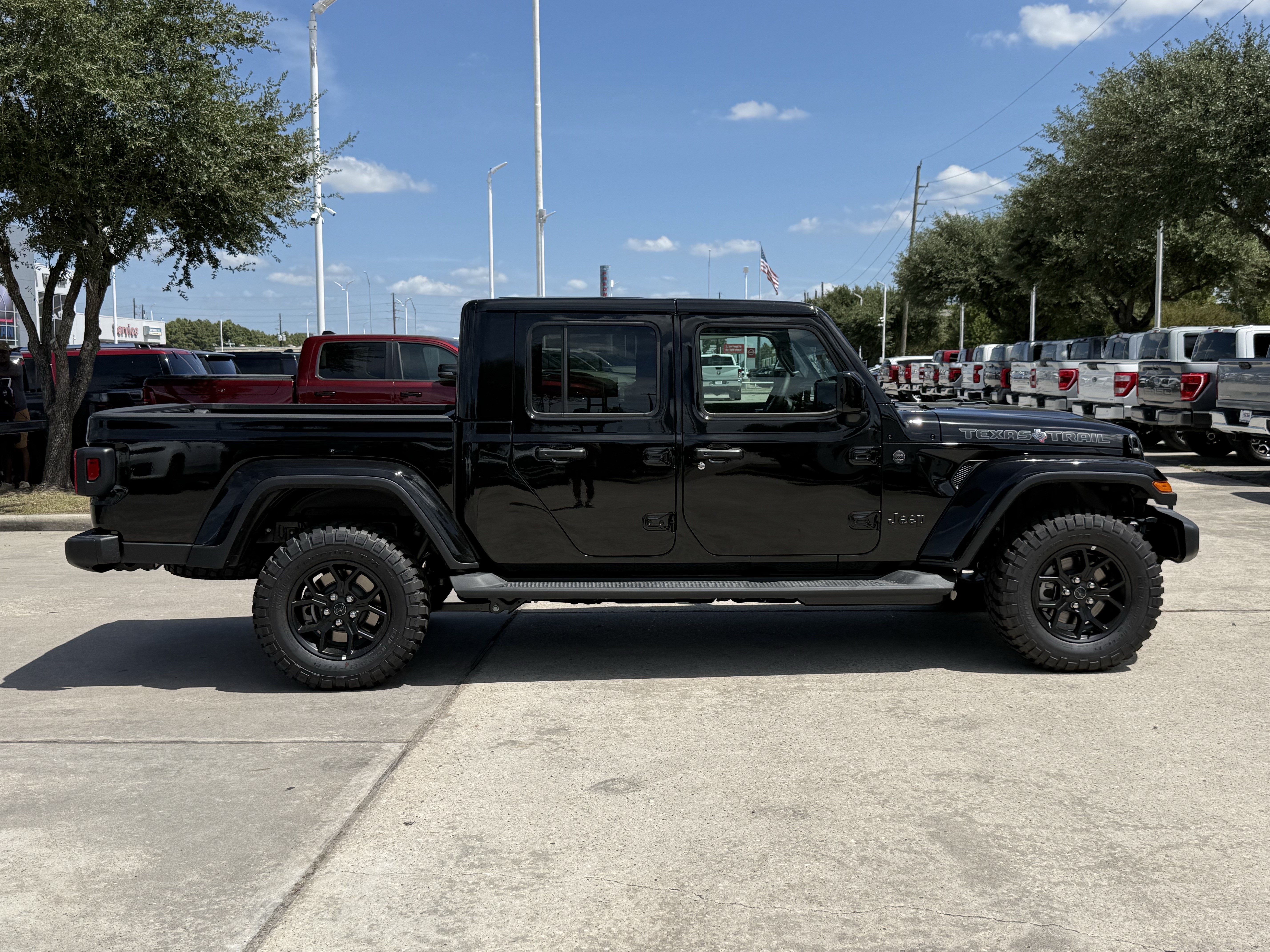 New 2026 Jeep Gladiator Sport AWD/4WD image 3