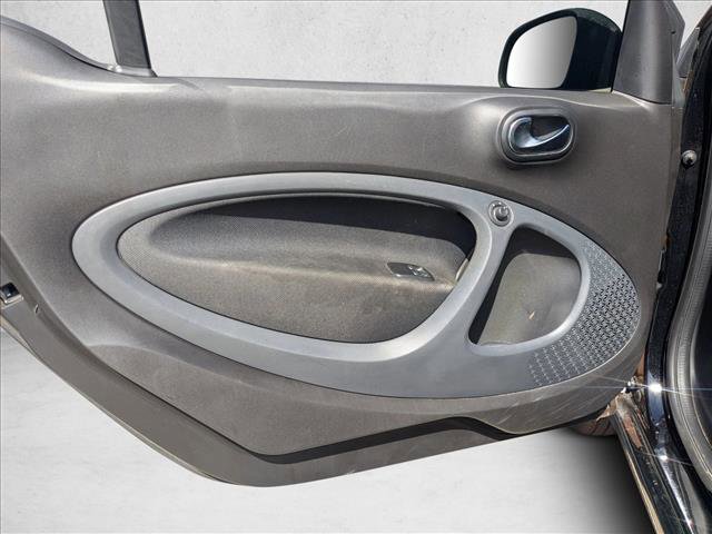 Used 2016 smart fortwo passion image 13