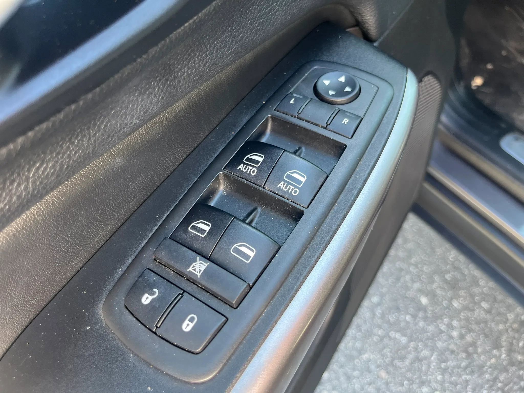 Used 2019 Jeep Cherokee Limited w/ Trailer Tow Group image 15