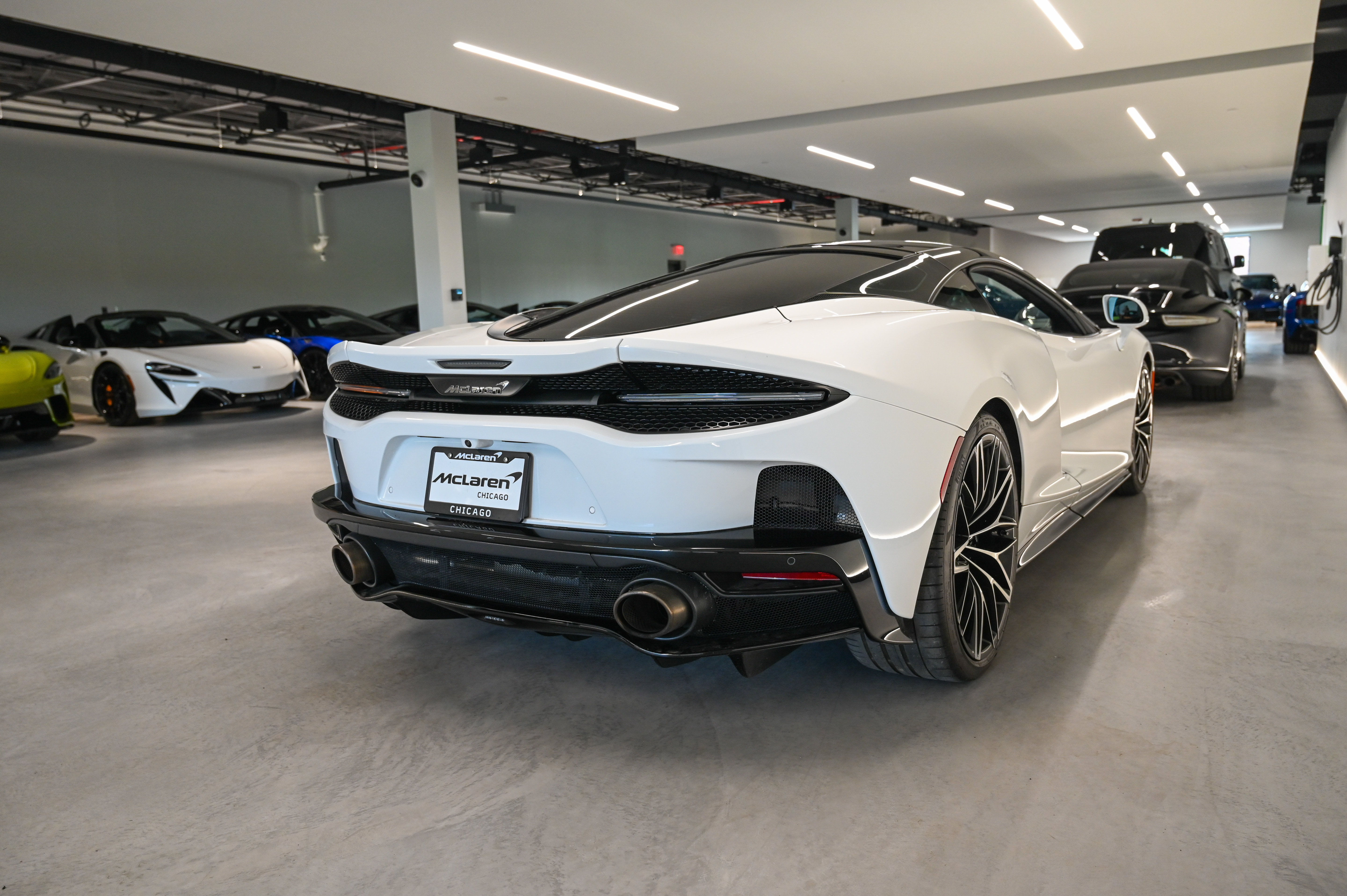 Used 2023 McLaren GT RWD image 14