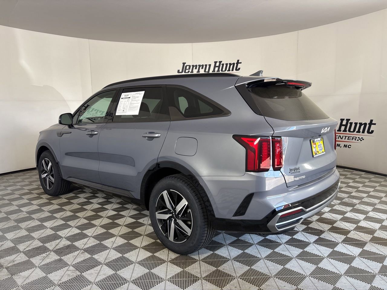 Used 2023 Kia Sorento S w/ Panoramic Sunroof Package FWD image 6