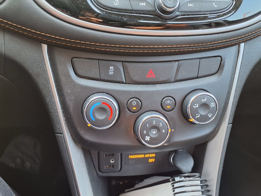 Used 2021 Chevrolet Trax LT w/ Sport Edition FWD image 28
